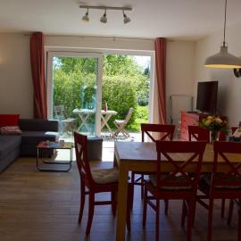 Inselblume 27 - Modernes Ferienhaus mit Garten in Burg