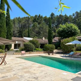 Propriété : 300 M² + (25 M² d'annexe / Pool House) sur 5 ha boisé à 10' d'Aix en Provence, hotel a Beaurecueil