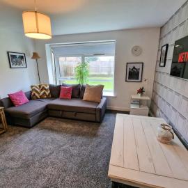 Lovely Kirkby Flat by City SuperHost โรงแรมในKirkby