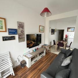 Seafront Apartment with Amazing Sunset View, hotel in Xlendi