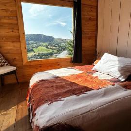 Cabanes Milvus du Puy Mary, hotel in Cheylade