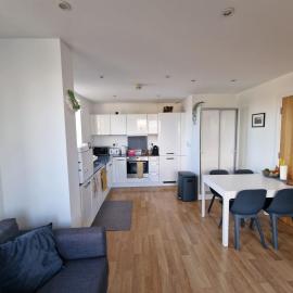 Bright and Modern Forest Hill Flat - Flexible Stay