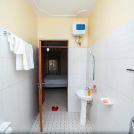 Prosele, hotel i Kira