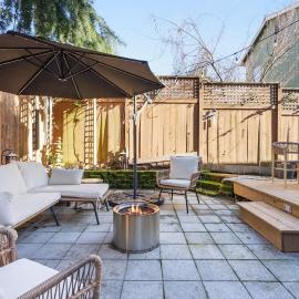 Urban Oasis with Cedar Hot Tub, hotelli Seattlessa