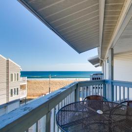 Beachfront Old Orchard Beach Condo w/ Balcony
