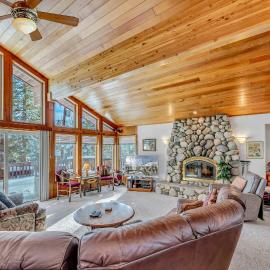 Handcrafted Tahoe Retreat Walk to Beach & Ski