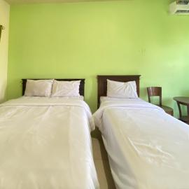 Rumah Singgah Anggrek Syariah RedPartner, hotel a Probolinggo
