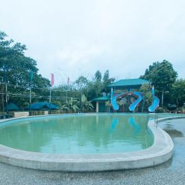 Villa Del Carmen Resort & Restaurant by RedDoorz，San Rafael的飯店