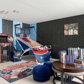 Spacious 3BR Newark Apartment with Parking and gym near FIFA World Cup Games, hotel in Newark