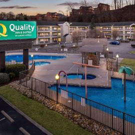 Quality Inn & Suites at Dollywood Lane, hotelli kohteessa Pigeon Forge