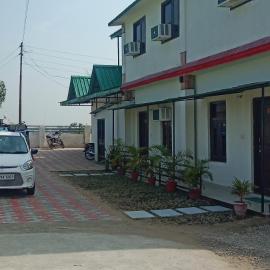 Bhavesh home Stay, готель у місті Jhirna