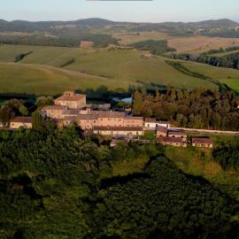 Borgo Belsedere - biofarm estate resort in Tuscany, hotel en Trequanda