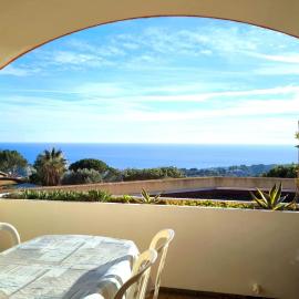 Mini Villa Calme, Vue Mer, Piscine et Garage, hotel in Cassis
