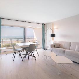 Studio cabine au bord de mer sans Wi-Fi - FR-1-821-27, hotel in Le Touquet-Paris-Plage