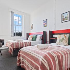 Vibrant, spacious studio with Parking and Netflix, hotel in Dudley