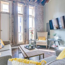Dtwn Loft in the Heart of Monett: Pets Welcome!, hotel em Monett