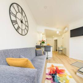 Debbie & Cris House by Mth