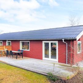 Jerup에 위치한 호텔 8 person holiday home in Jerup