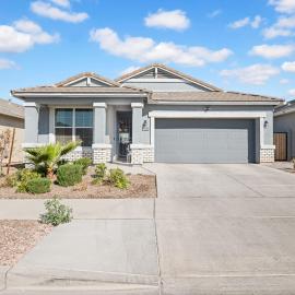 NEW Spacious 4-bedroom house in charming Phoenix with WiFi, AC