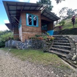 Eco-Bamboo Cottages, Hotel in Turrialba