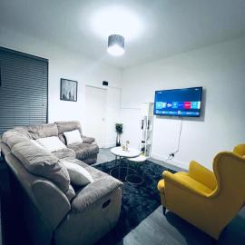 SwankyHome4Groups NearM6, Hotel in Walsall