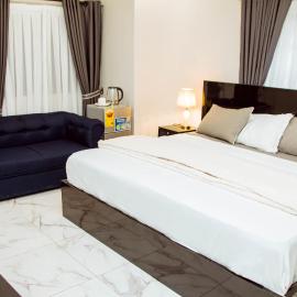 Whispering Hearts Guest House, hotel i Bortianor