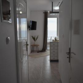 Eraya Apartment, hotel di Haraki