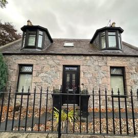 Cozy Aberdeen Cottage with 3 Bedrooms, Hotel in Aberdeen