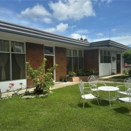 Spacious House with wide Parking Area and Lawn at Damosa Lanang