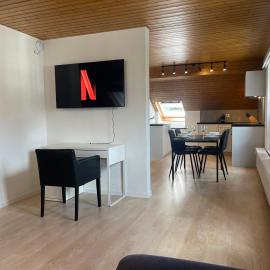 Moderne Dachwohnung im Zentrum von Wald, hotel en Wald
