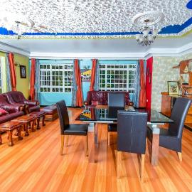 The Gems Resort, hotel in Kutu