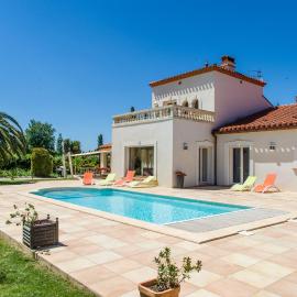 Mas Picton chambres d'hôtes piscine jardin 10 min à pied de la mer, hotel in Argelès-sur-Mer