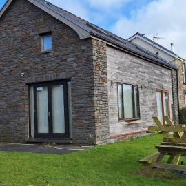 2 Bed Cottage - sleeps 4 - Garden Parking Wifi