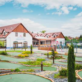 Slovácký dvůr s.r.o. – hotel w mieście Ostrožská Nová Ves