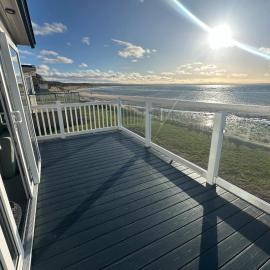 Clearwater View - Stunning sea views from large deck, hotel in Burghead