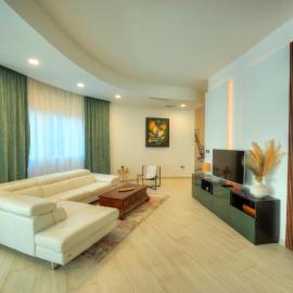 Luxury 2 bedroom with large outdoor & jacuzzi JBAS1-1, hotel in Is-Swieqi