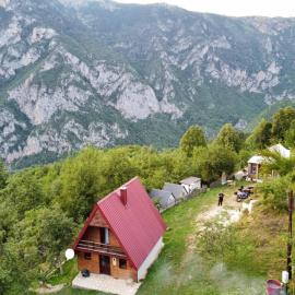 Ethno Cottage Momo Tepca, hotel na Žabljaku