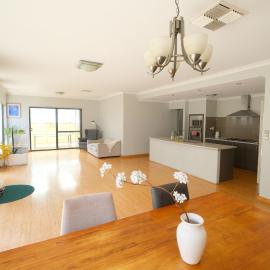 Airport 5BR Retreat - Full Kitchen & Tranquil, Hotel in Perth