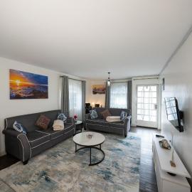 Arabella Luxe Near Waterfront Mall - Karen