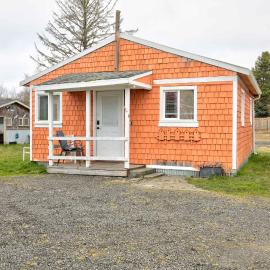 The Sportsman 2-Br Cottage 6 by Grayland Beach, hotel in Grayland