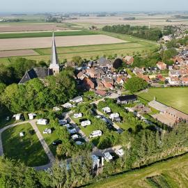 Camping Zee van Tijd Holwerd, hotel v destinaci Holwerd
