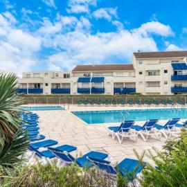 Charmant appartement en front de mer avec piscine