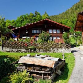 A Charming Swiss Family Chalet Daheim, hotel i Isenfluh