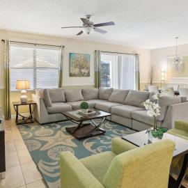 Upstay Family Home w Pool & Cinema ChampionsGate, hotel in Davenport