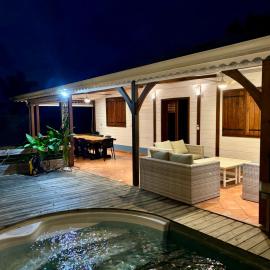 villa créole avec piscine privée, hotel i Petit-Bourg