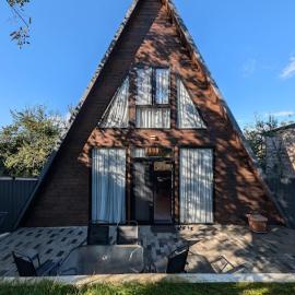 Cottage on the Edge of the Forest in Surami, hôtel à Surami