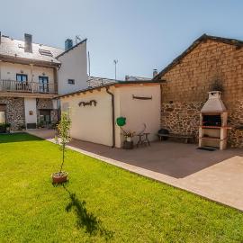 Casa Rural El Almendro De Maria, hotel in Ponferrada