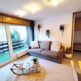 Chalet Alpin, central et parking, מלון בויסונה
