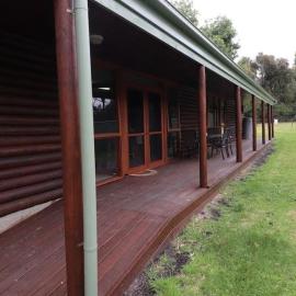 Short walk to beaches and town centre, hotel in Mallacoota