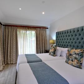Black Eagle Hotel & Spa, хотел в Роодепоорт